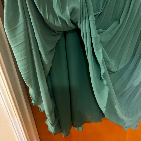 H&M pleated dress. - Picture 5 of 5